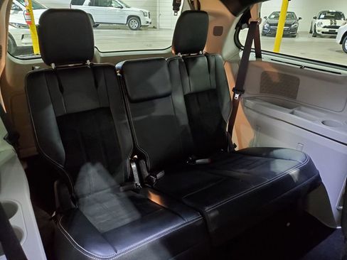 Used 2017 Dodge Grand Caravan SXT w/ Driver Convenience Group image 21