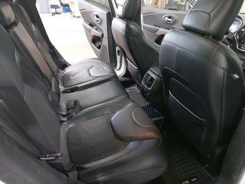 Used 2019 Jeep Cherokee Overland w/ Technology Group image 11