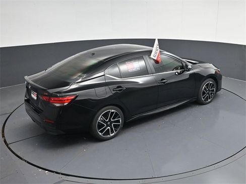 Used 2025 Nissan Sentra SR w/ SR Premium Package image 41