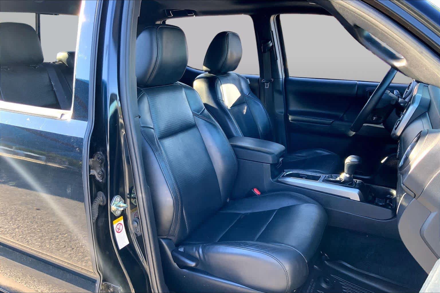 Used 2019 Toyota Tacoma Limited AWD/4WD image 9