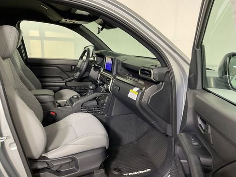 Used 2025 Toyota Tacoma SR5 image 20