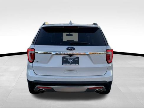 Used 2017 Ford Explorer XLT w/ Equipment Group 202A image 5