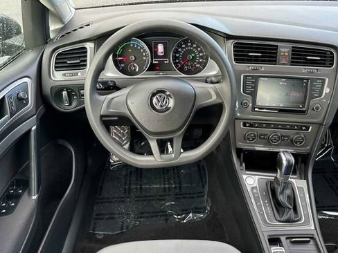 Used 2016 Volkswagen e-Golf SE w/ DC Fast Charging Package image 14