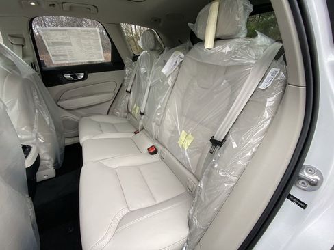 Used 2023 Volvo XC60 B5 Ultimate w/ Climate Package AWD/4WD image 13