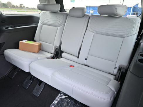 New 2026 Ford Expedition Platinum image 36