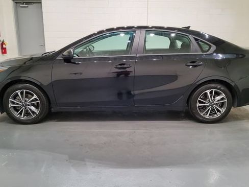 Used 2023 Kia Forte LXS FWD image 5
