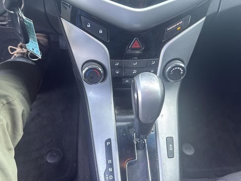 Used 2013 Chevrolet Cruze LT image 17