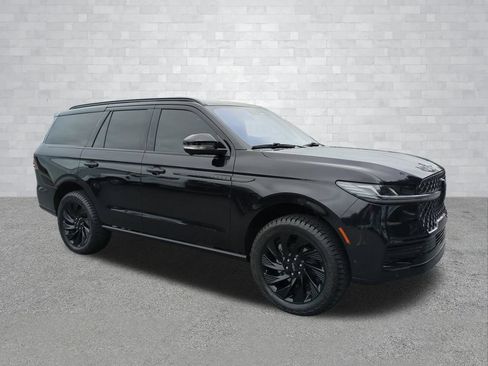 Used 2025 Lincoln Navigator Reserve w/ Jet Appearance Package AWD/4WD image 2