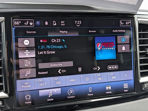 Used 2023 Chrysler Pacifica Touring-L FWD image 36
