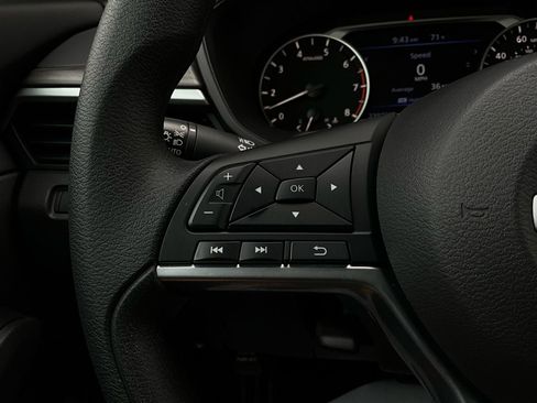 Used 2025 Nissan Altima 2.5 SV image 31