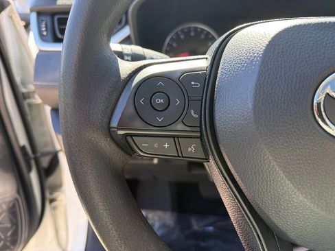 Used 2020 Toyota RAV4 XLE w/ Convenience Package FWD image 21