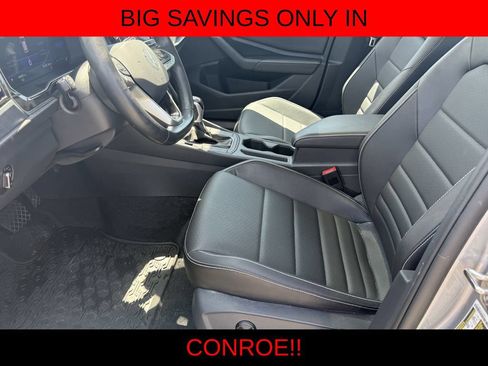 Used 2024 Volkswagen Jetta SE FWD image 12