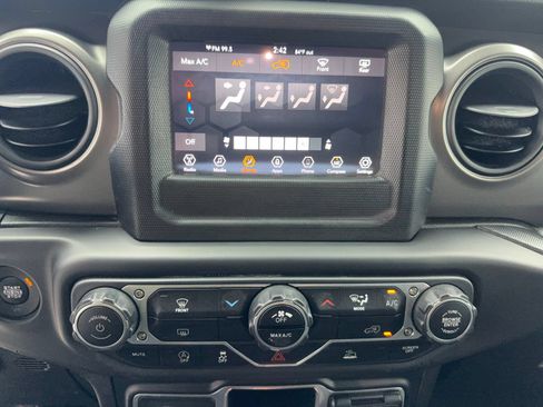 Used 2023 Jeep Wrangler Unlimited Sport AWD/4WD image 28