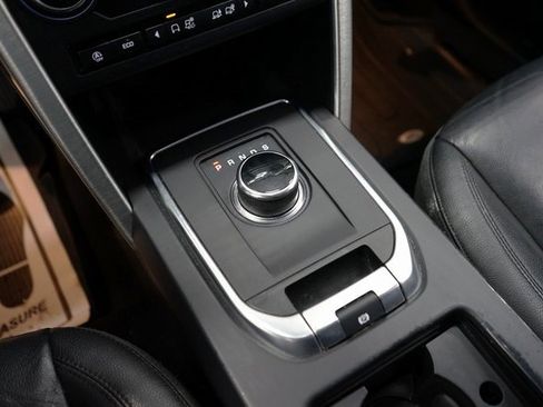 Used 2018 Land Rover Discovery Sport SE image 34