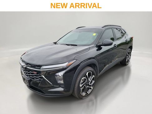 Used 2024 Chevrolet Trax RS w/ Sunroof Package FWD image 1