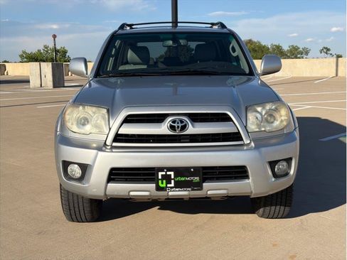 Used 2008 Toyota 4Runner Limited AWD/4WD image 2