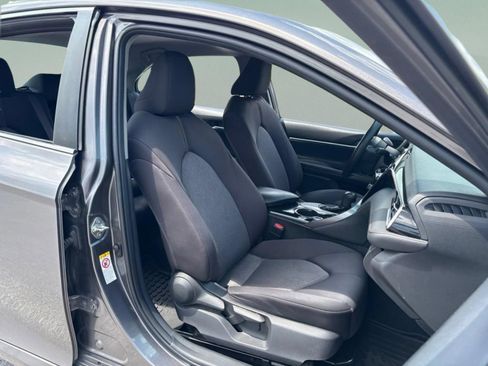 Used 2018 Toyota Camry LE FWD image 26