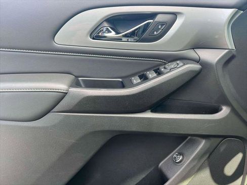Used 2023 Chevrolet Traverse LT image 14