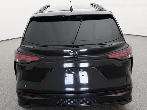 New 2026 Toyota Sienna XSE FWD image 7