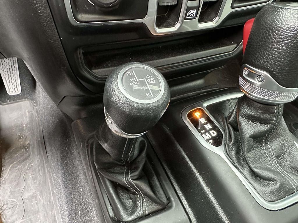 Used 2024 Jeep Wrangler Unlimited w/ Convenience Group AWD/4WD image 20