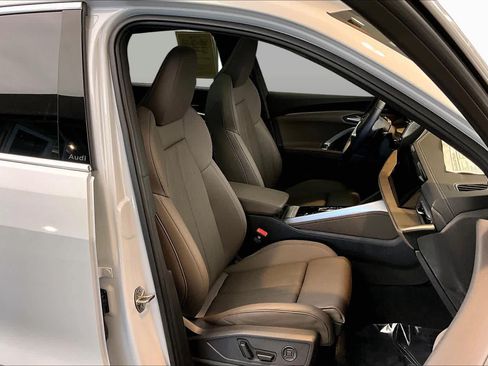 Used 2025 Audi Q5 Premium Plus w/ Premium Plus AWD/4WD image 9
