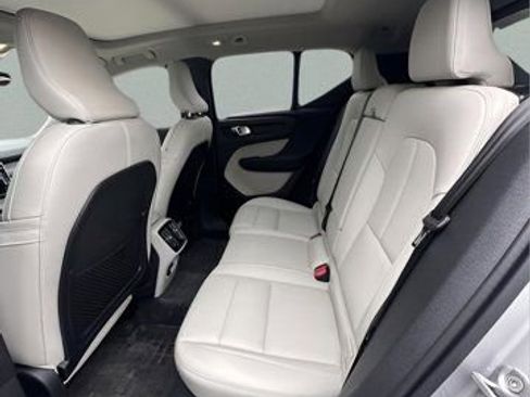 Used 2025 Volvo XC40 B5 Ultra image 9
