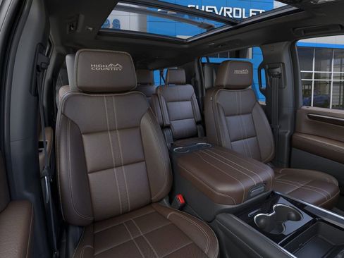 New 2026 Chevrolet Suburban High Country AWD/4WD image 17