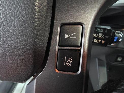 Used 2019 Toyota Tacoma TRD Sport w/ TRD Premium Sport Package AWD/4WD image 15