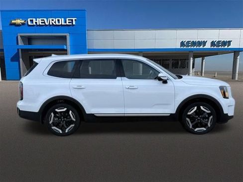 Used 2024 Kia Telluride EX w/ EX Captain's Chair Package AWD/4WD image 3