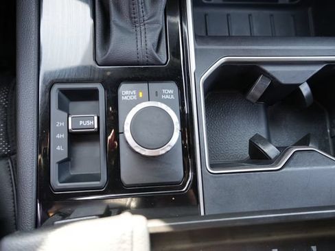 Used 2025 Toyota Tundra Limited AWD/4WD image 38