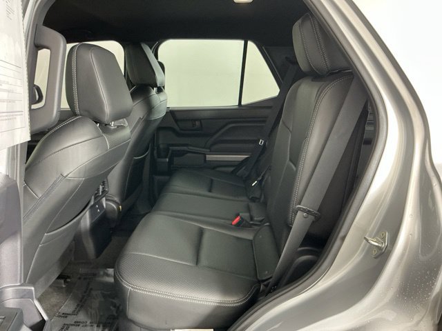 Used 2025 Toyota 4Runner SR5 AWD/4WD image 26
