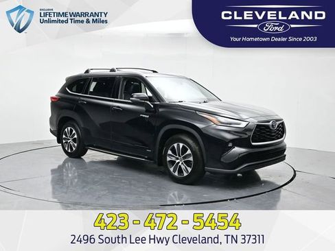 Used 2021 Toyota Highlander XLE image 1