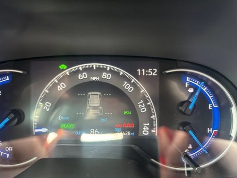 Used 2024 Toyota RAV4 LE AWD/4WD image 4