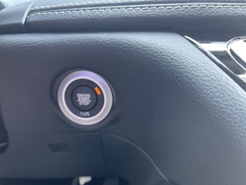 New 2025 Chrysler Pacifica Limited FWD image 22