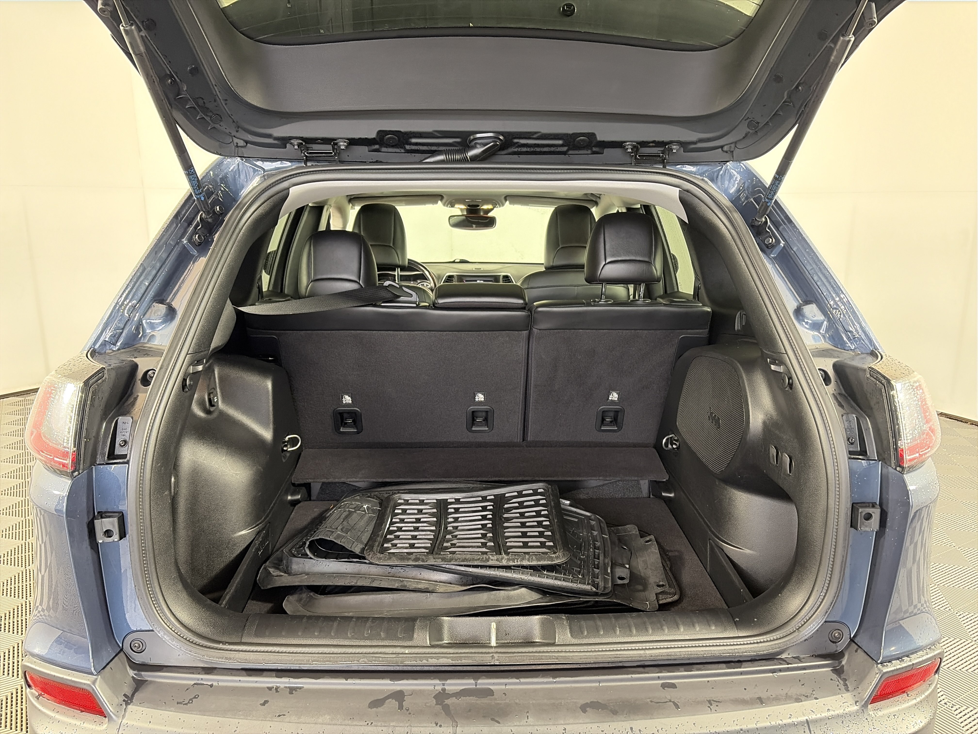 Used 2021 Jeep Cherokee Latitude Lux w/ Sun & Sound Group AWD/4WD image 15