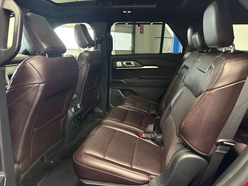 Certified 2025 Ford Explorer Platinum AWD/4WD image 27