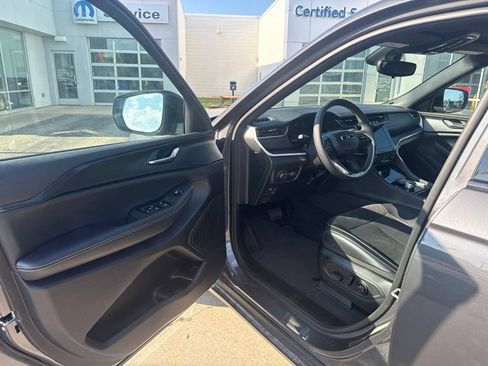 Used 2024 Jeep Grand Cherokee L Altitude AWD/4WD image 7