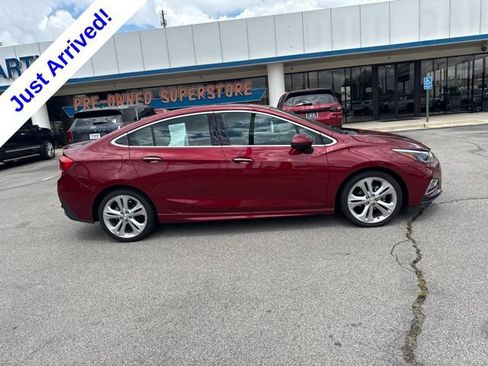 Used 2017 Chevrolet Cruze Premier FWD image 2