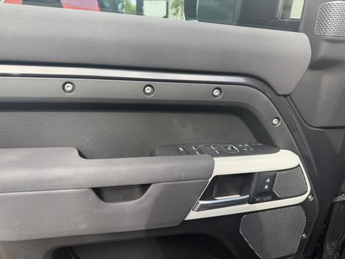 Used 2023 Land Rover Defender 110 SE AWD/4WD image 4