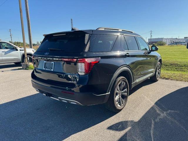 Certified 2025 Ford Explorer Active w/ Active Comfort Package AWD/4WD image 3