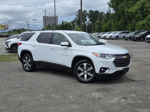 Used 2021 Chevrolet Traverse LT w/ LT Premium Package AWD/4WD image 2