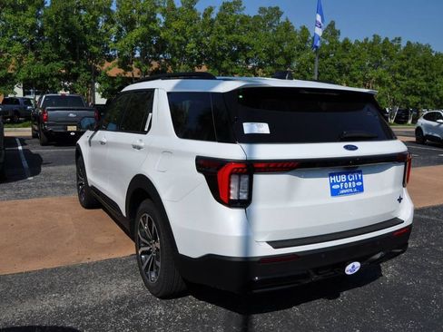 New 2025 Ford Explorer ST-Line image 3