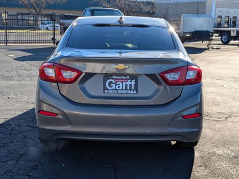 Used 2017 Chevrolet Cruze LT w/ Convenience Package image 7