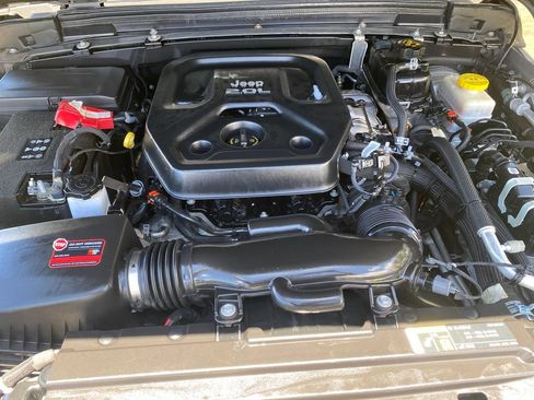 Used 2019 Jeep Wrangler Unlimited Rubicon AWD/4WD image 17