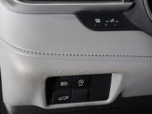 Used 2023 Toyota Highlander XLE FWD image 22