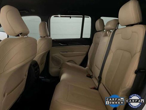 Used 2023 Jeep Grand Cherokee Limited w/ Luxury Tech Group II image 19
