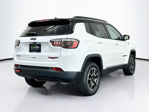Used 2025 Jeep Compass Trailhawk AWD/4WD image 9