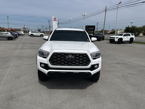 Certified 2022 Toyota Tacoma TRD Off-Road image 2