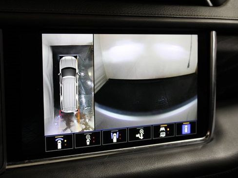 Used 2022 GMC Yukon XL Denali w/ Denali Premium Package image 18