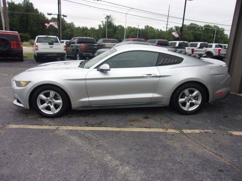 Used 2015 Ford Mustang Coupe RWD image 2